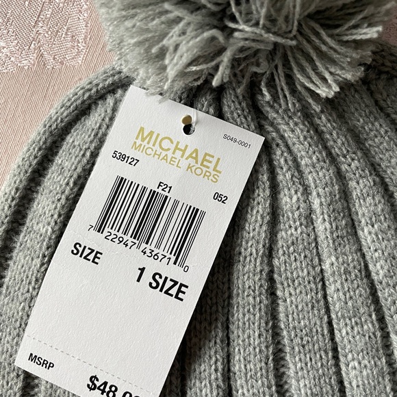 Michael Kors Knit Beanie NWT - Picture 3 of 4